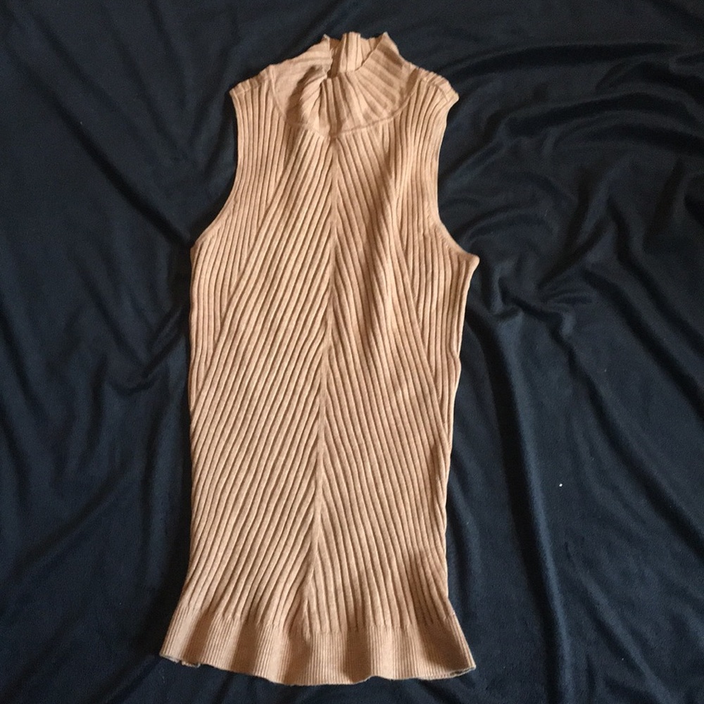 Turtleneck sleeveless sweater